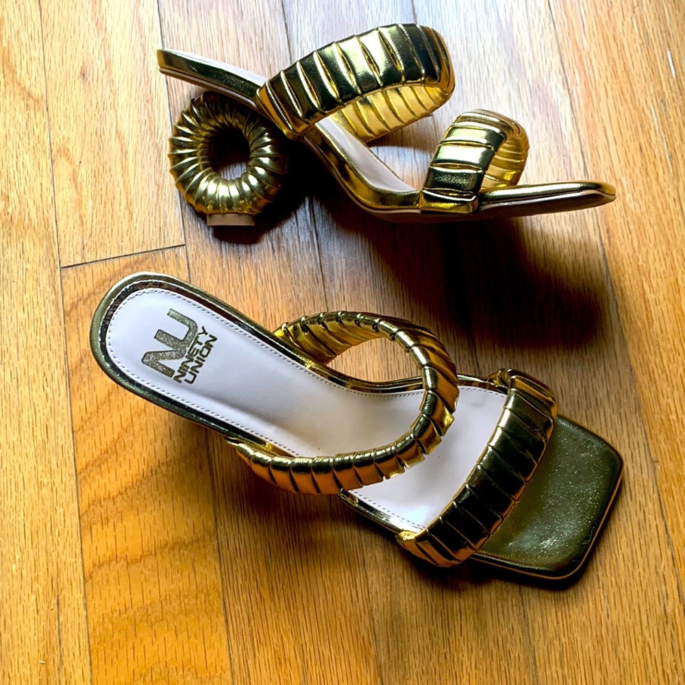Gold Ninety Union sculptural round heels